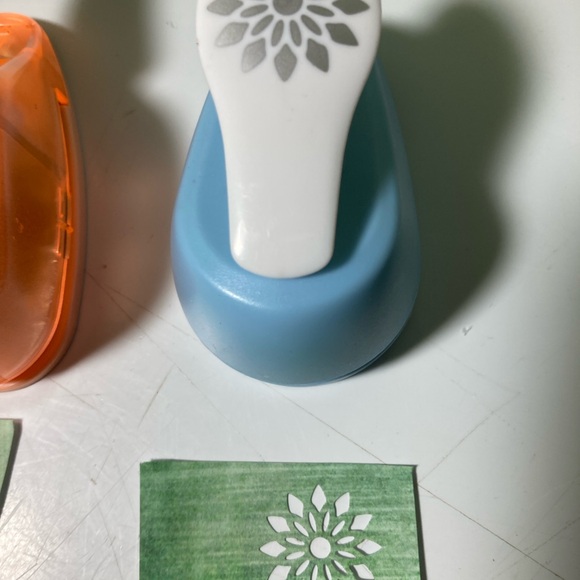 Set of 4 Craft Paper Punches - Picture 5 of 8